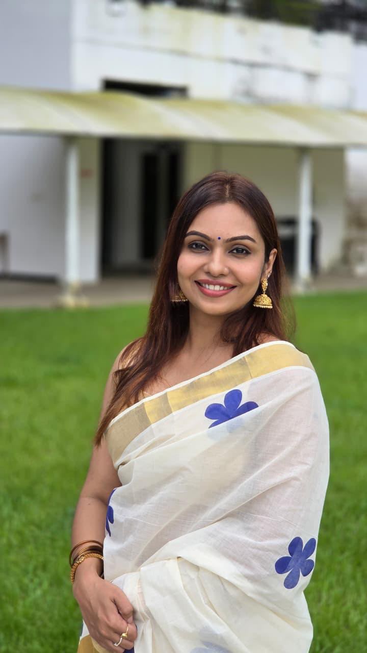 Poovu - Blue